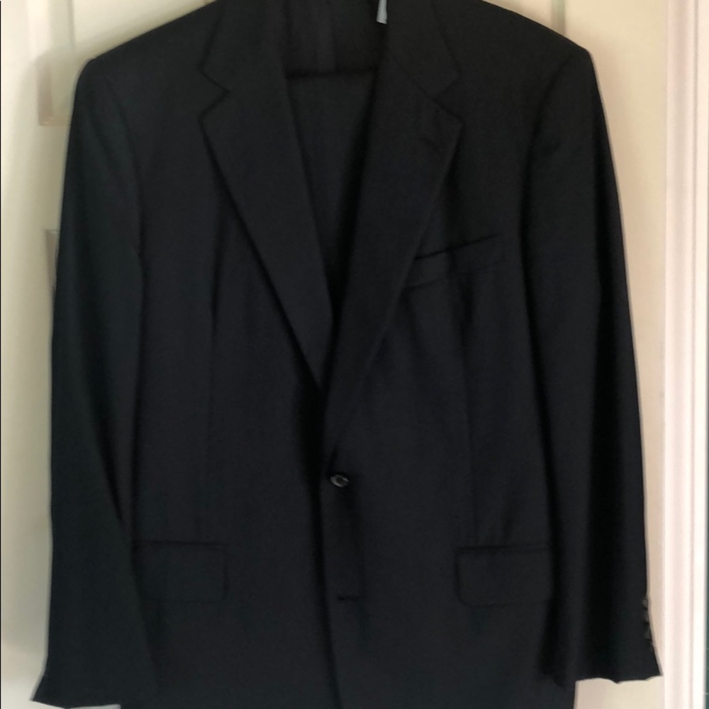 Brooks Brothers 100% wool suit. Navy blue. 40L